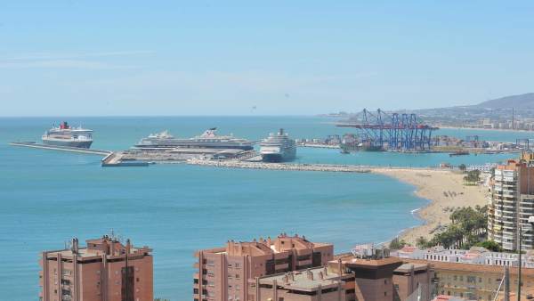 Cruceros en el puerto de Málaga Cruceros en el puerto de Málaga