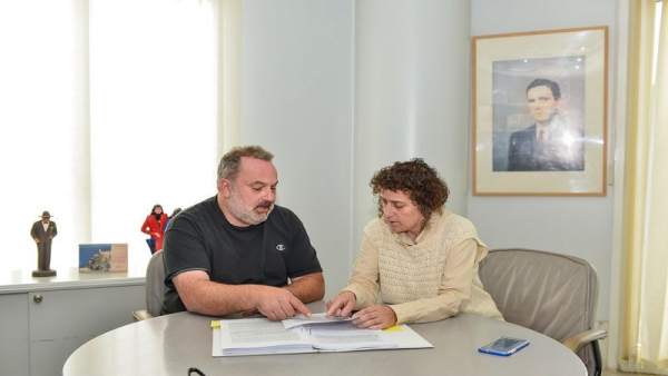 Goretti Sanmartín y el investigador Carlos Babío Goretti Sanmartín y el investigador Carlos Babío