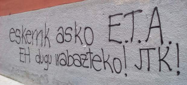 Pintadas de radicales en la que dan 'gracias' a ETA