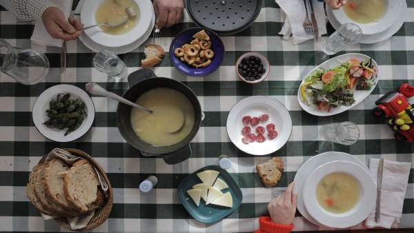Comida, cocinar, mesa, platos, comer Comida, cocinar, mesa, platos, comer