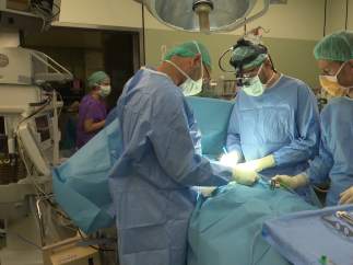 España e Italia realizan el primer trasplante renal cruzado internacional.