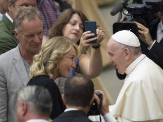 Sting, Trudie Styler y el papa Francisco