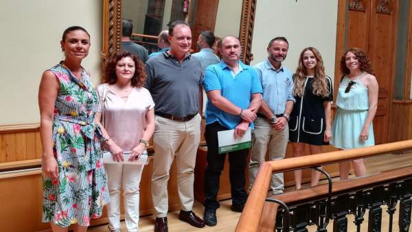 Tortosa entrega las ayudas para fomentar los centros comerciales abiertos Tortosa entrega las ayudas para fomentar los centros comerciales abiertos