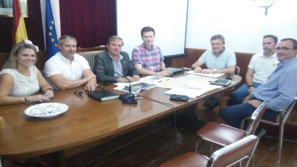 Reunión sobre el proyecto de depuradora de Campillo de Arenas y Noalejo. Reunión sobre el proyecto de depuradora de Campillo de Arenas y Noalejo.