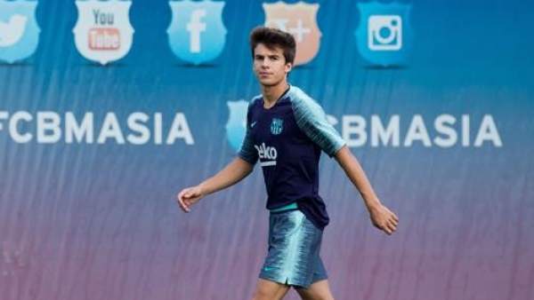 Riqui Puig, en un entrenamiento con el Barcelona. Riqui Puig, en un entrenamiento con el Barcelona.