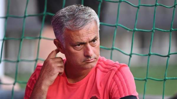 Jose Mourinho, en un entrenamiento con el Manchester United. Jose Mourinho, en un entrenamiento con el Manchester United.