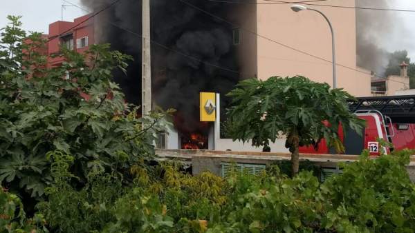 Incendio en un taller mecánico de Son Ferriol Incendio en un taller mecánico de Son Ferriol