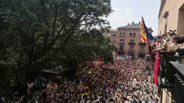Inicio de las Fiestas de San Lorenzo y el balcón del Ayuntamiento de Huesca Inicio de las Fiestas de San Lorenzo y el balcón del Ayuntamiento de Huesca