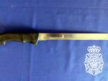 Cuchillo ocupado a uno de los detenidos.