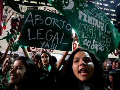 Mujeres argentinas a favor de la despenalización del aborto.