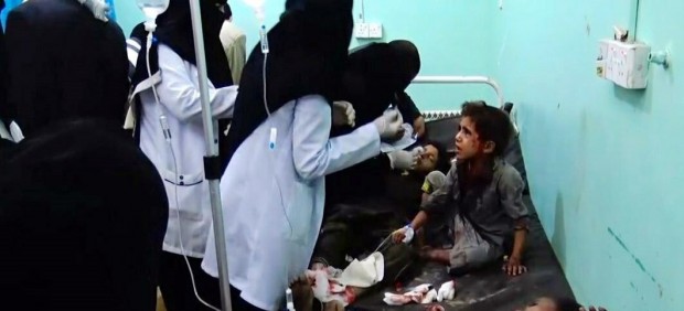 Decenas de muertos y heridos por bombardeo contra un bus con niños en Yemen.