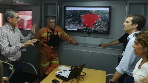 Casado y Bonig visitan el Lloc de Comandament Avançat del incendio de Llutxent Casado y Bonig visitan el Lloc de Comandament Avançat del incendio de Llutxent