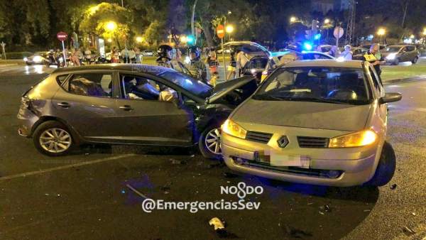 Accidente de tráfico en la avenida Alcalde Luis Uruñuela de Sevilla Accidente de tráfico en la avenida Alcalde Luis Uruñuela de Sevilla