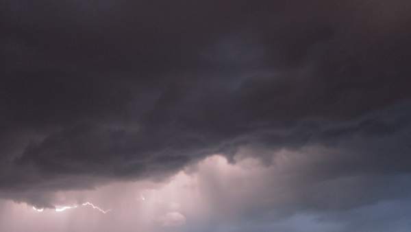Tormenta, lluvia, cielo nuboso, rayos, tempestad, chubascos Tormenta, lluvia, cielo nuboso, rayos, tempestad, chubascos