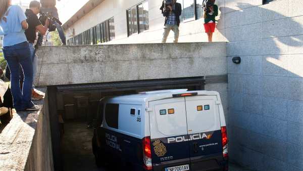 Los detenidos en la operación Barrancabermeja contra el tráfico de drogas llegan a los Juzgados de Vigo. Los detenidos en la operación Barrancabermeja contra el tráfico de drogas llegan a los Juzgados de Vigo.