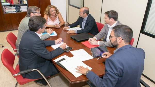 Reunión de responsables de Trabajo con la consejera canaria Cristina Valido Reunión de responsables de Trabajo con la consejera canaria Cristina Valido