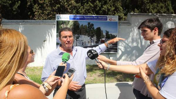 Carlos Alcalá, edil de Marbella en rueda de prensa Carlos Alcalá, edil de Marbella en rueda de prensa