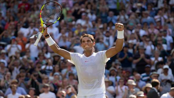 Rafa Nadal celebra su victoria en Wimbledon Rafa Nadal celebra su victoria en Wimbledon