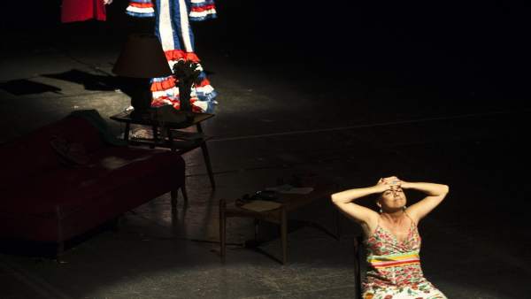 La cubana Laura de la Uz en plena escena teatral La cubana Laura de la Uz en plena escena teatral