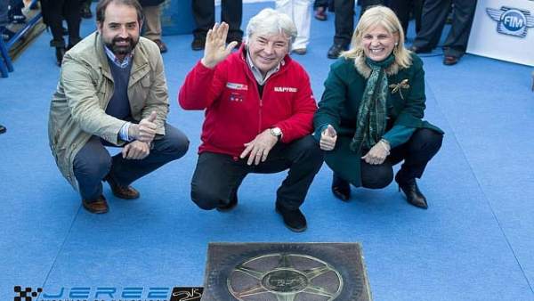Ángel Nieto En El Paseo De La Fama Del Motociclismo Ángel Nieto En El Paseo De La Fama Del Motociclismo