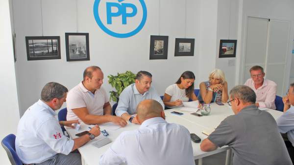 Reunión del PP Cádiz con trabajadores del aeropuerto de la base de Rota. Reunión del PP Cádiz con trabajadores del aeropuerto de la base de Rota.