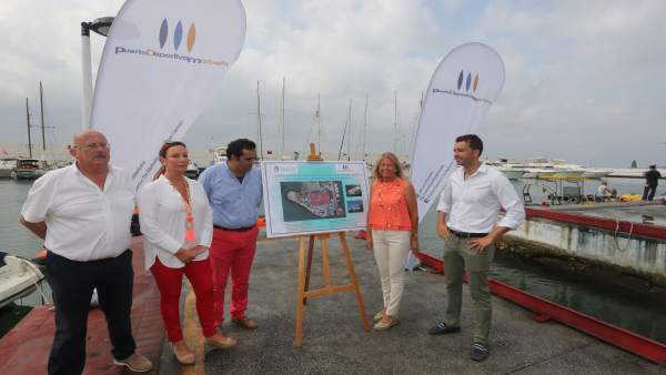 La alcaldesa Ángeles Muñoz presenta el proyecto La alcaldesa Ángeles Muñoz presenta el proyecto