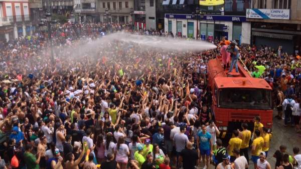 Disfrute de una de las ediciones de la Festa da Auga de Vilagarcía. Disfrute de una de las ediciones de la Festa da Auga de Vilagarcía.