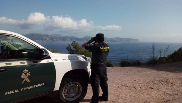 La Guardia Civil busca al piloto desaparecido La Guardia Civil busca al piloto desaparecido