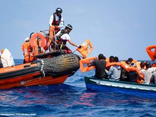 Rescate de migrantes en el Mediterráneo por parte del 'Aquarius'