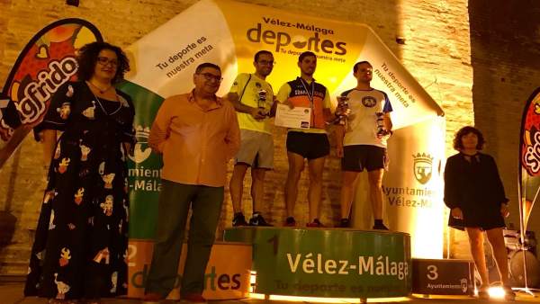 Entrega de premios de la carrera nocturna en Vélez-Málaga Entrega de premios de la carrera nocturna en Vélez-Málaga