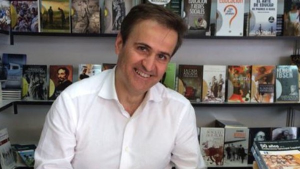 Manuel Erice, corresponsal del ABC, en una firma de libros. Manuel Erice, corresponsal del ABC, en una firma de libros.