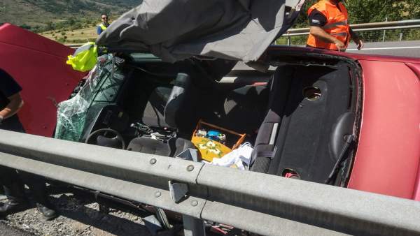 Accidente con atrapados en Sena de Luna (León). Accidente con atrapados en Sena de Luna (León).