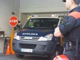 Furgón policial con los miembros de La Manada.