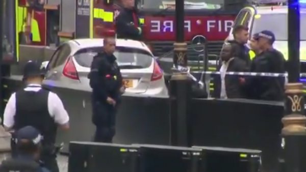 El coche que se ha estrellado contra el Parlamento El coche que se ha estrellado contra el Parlamento