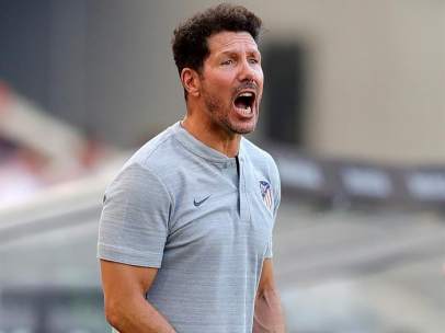Diego Pablo Simeone, dirigiendo un partido con el Atlético de Madrid.