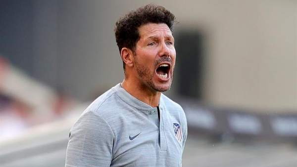 Diego Pablo Simeone, dirigiendo un partido con el Atlético de Madrid. Diego Pablo Simeone, dirigiendo un partido con el Atlético de Madrid.