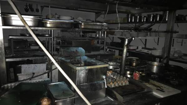 Cocina incendiada en el restaurante Entrepuentes de Logroño Cocina incendiada en el restaurante Entrepuentes de Logroño