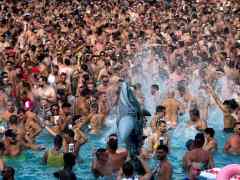 8.000 personas LGTBIQ+ en la macrofiesta acuática del Circuit Festival