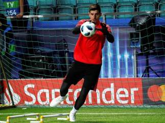 Courtois, en un entrenamiento con el Real Madrid.