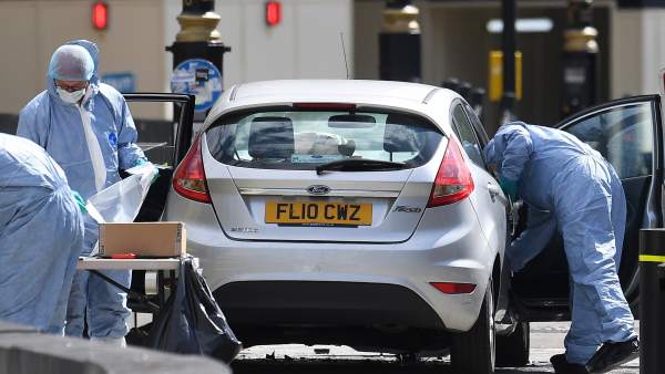 Investigadores tras el atentado en Westminster Investigadores tras el atentado en Westminster