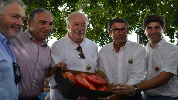 Bendodo y Del Bosque, con los tomates premiados Bendodo y Del Bosque, con los tomates premiados
