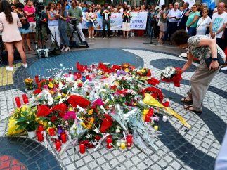 Homenaje a las víctimas en La Rambla
