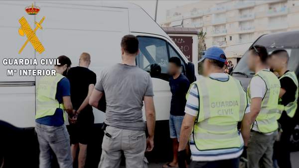 Momento de la detención de algunos de los sospechosos Momento de la detención de algunos de los sospechosos