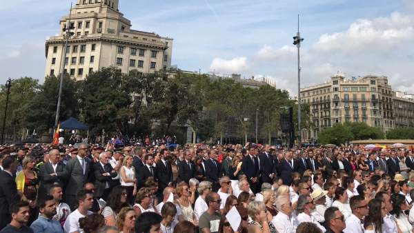 Autoridades en el acto del I aniversario de los atentados en Catalunya Autoridades en el acto del I aniversario de los atentados en Catalunya
