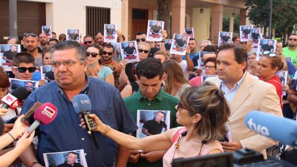 Concentración por un vecino desaparecido de Almansa Concentración por un vecino desaparecido de Almansa