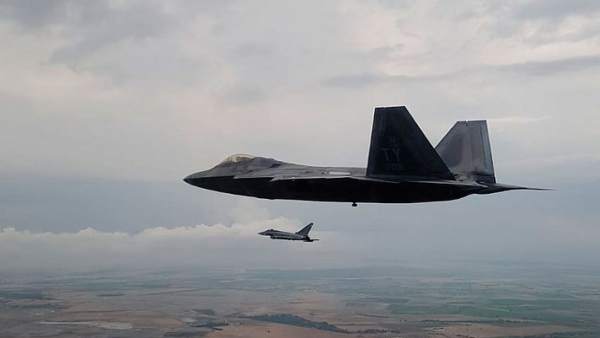 Un F-22 estadounidense participa en un entrenamiento en la Base de Albacete Un F-22 estadounidense participa en un entrenamiento en la Base de Albacete