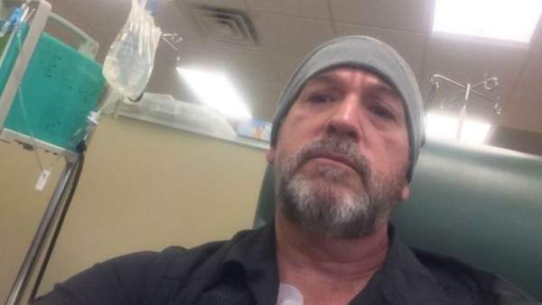 El profesor Robert Goodman en la foto que subió a Facebook para pedir más días libres El profesor Robert Goodman en la foto que subió a Facebook para pedir más días libres