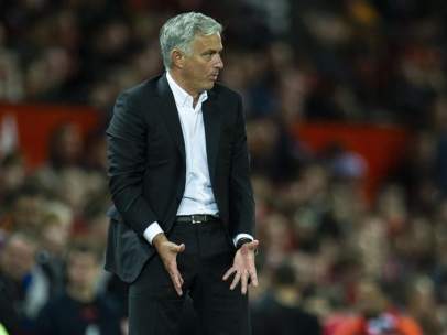 Mourinho, en un partid de la Premier League con el Manchester United.
