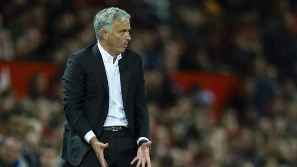 Mourinho, en un partid de la Premier League con el Manchester United. Mourinho, en un partid de la Premier League con el Manchester United.