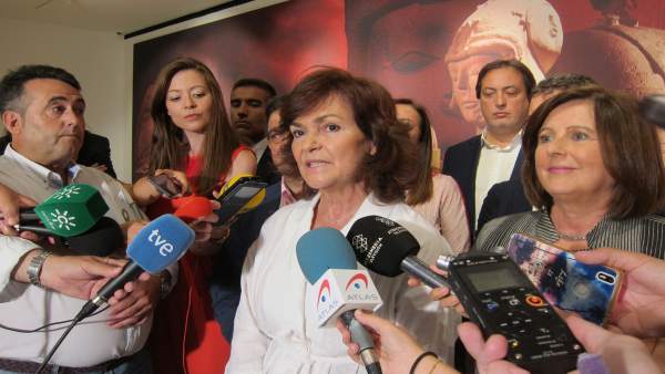 La vicepresidenta del Gobierno, Carmen Calvo, atiende a los periodistas en Jaén. La vicepresidenta del Gobierno, Carmen Calvo, atiende a los periodistas en Jaén.
